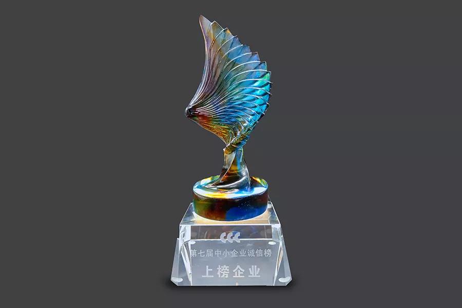 MG不朽情緣物里榮登“2019年中小企業誠信榜”